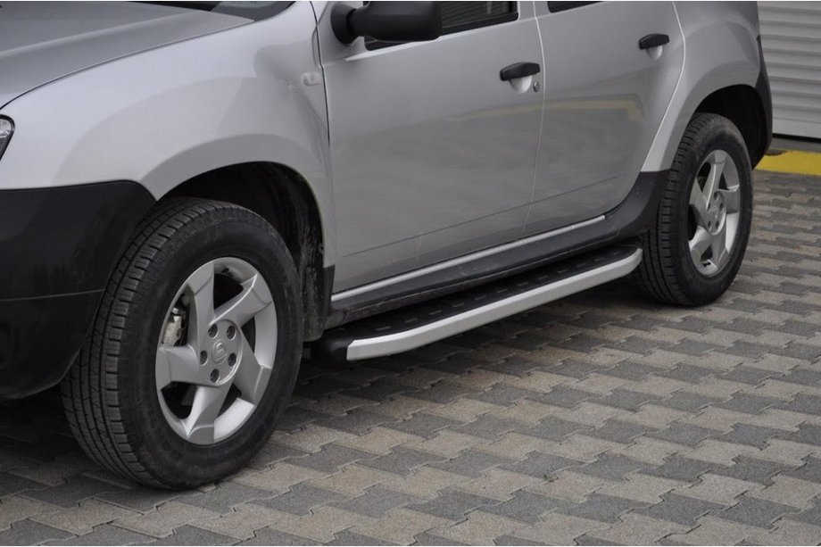 Dacia Duster 2008–2018 Bočné nášľapy Fullmond (2 ks, hliníkový profil) Image