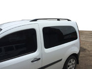 Renault Kangoo 2008–2020 Čierne strešné lyžiny Štandardná základňa, plastové pätky fotografia 1
