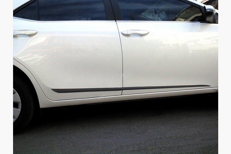 Toyota Corolla 2013–2019 Nerezová lišta dverí Image