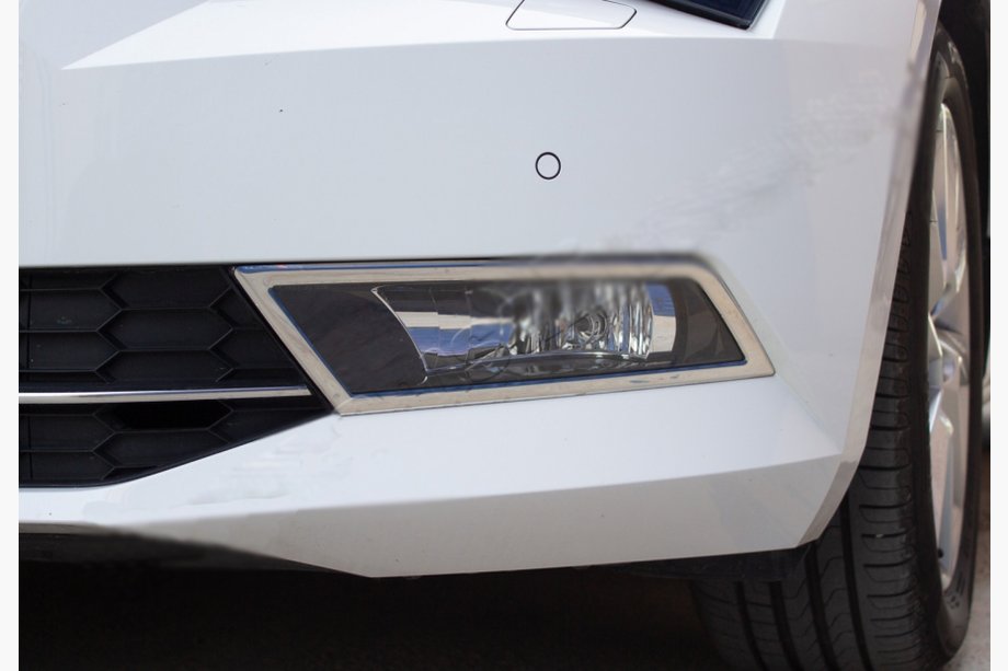 Skoda Superb 2015–2024 Rámčeky hmlových svetiel OmsaLine (2 ks, nerez) Image