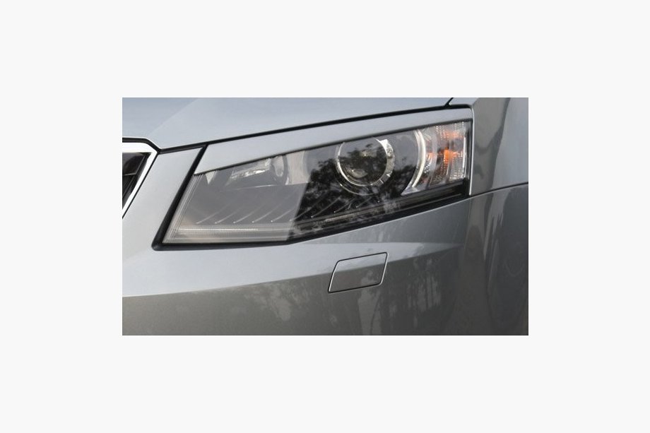 Skoda Octavia III A7 2013–2019 NOVINKA!!! Mračítka na svetlá (2 ks, na lakovanie) Image