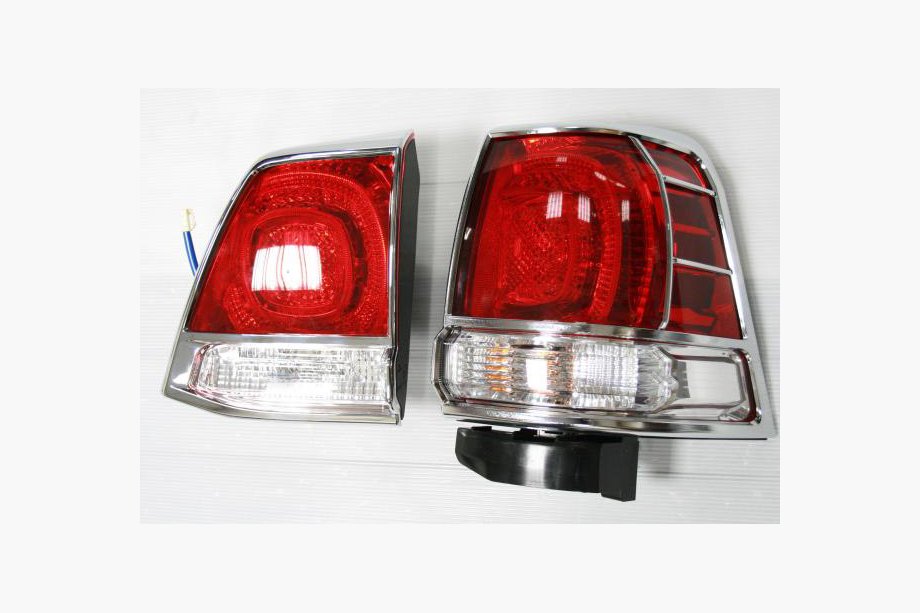 Toyota Land Cruiser 200 2007–2021 Chrómové kryty zadných svetiel (2008-2012, 4 diely, plast) Image