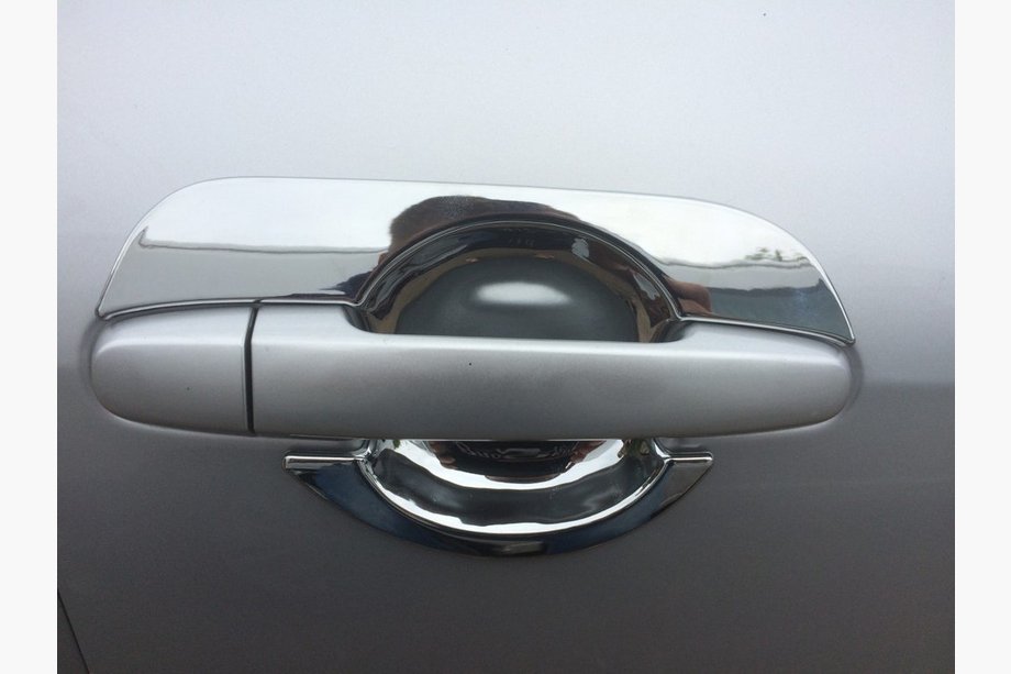 Mazda 3 2009–2013 Misky pod kľučky s motívom lupienkov (4 ks, plast) Image