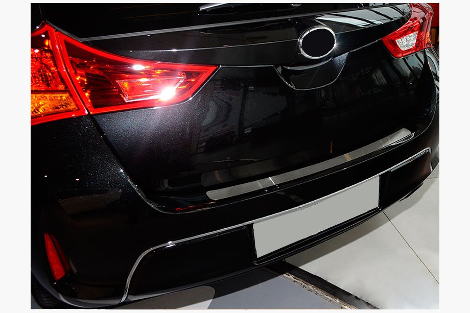 Toyota Auris 2012–2018 Nerezová lišta na zadný nárazník Nataniko (HB) Image