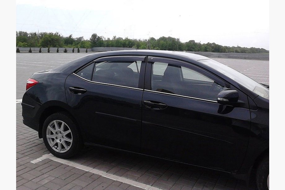 Toyota Corolla 2013–2019 Okenné veterné deflektory (4 ks, Cobra) Image