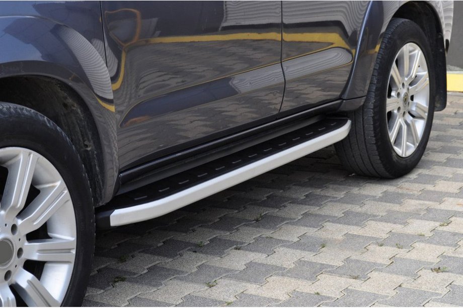 Toyota Fortuner 2006–2015 Bočné nášľapy Fullmond (2 ks, hliník) Image
