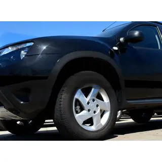 Lemy blatníkov (4 ks, čierny kov) Dacia Duster 2008–2018 fotografia 1
