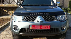 Mitsubishi L200 2006–2015 Deflektor kapoty (VIP) fotografia 1
