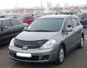 Nissan Tiida 2004–2011 Deflektor kapoty (VIP) fotografia 1