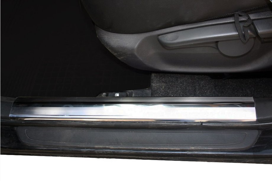 Toyota Corolla 2007–2013 Nerezové kryty vnútorných prahov (4 ks) Image