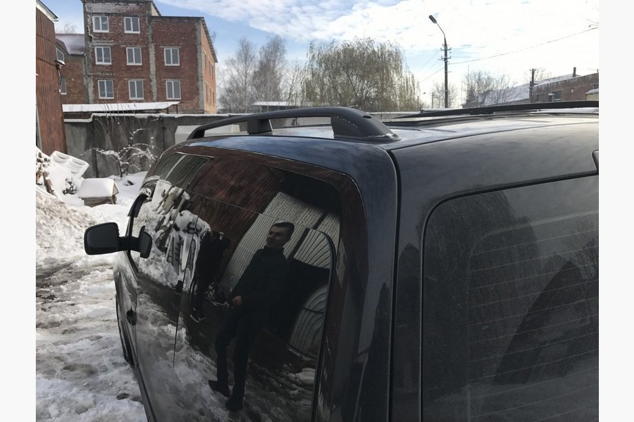 Volkswagen Caddy 2010–2015 Strešné lyžiny Skyport BLACK Maxi rázvor Fotografia 5