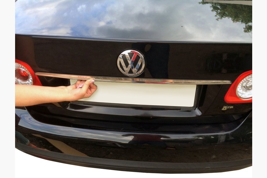 Volkswagen Jetta 2006–2011 Lišta nad ŠPZ (nerez) Image