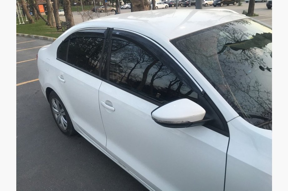 Volkswagen Jetta 2011–2018 Deflektory okien s chrómovou lištou (4 ks, Niken) Fotografia 2