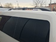 Volkswagen Caddy 2015–2020 Čierne strešné lyžiny Štandardný rázvor, plastové pätky fotografia 3