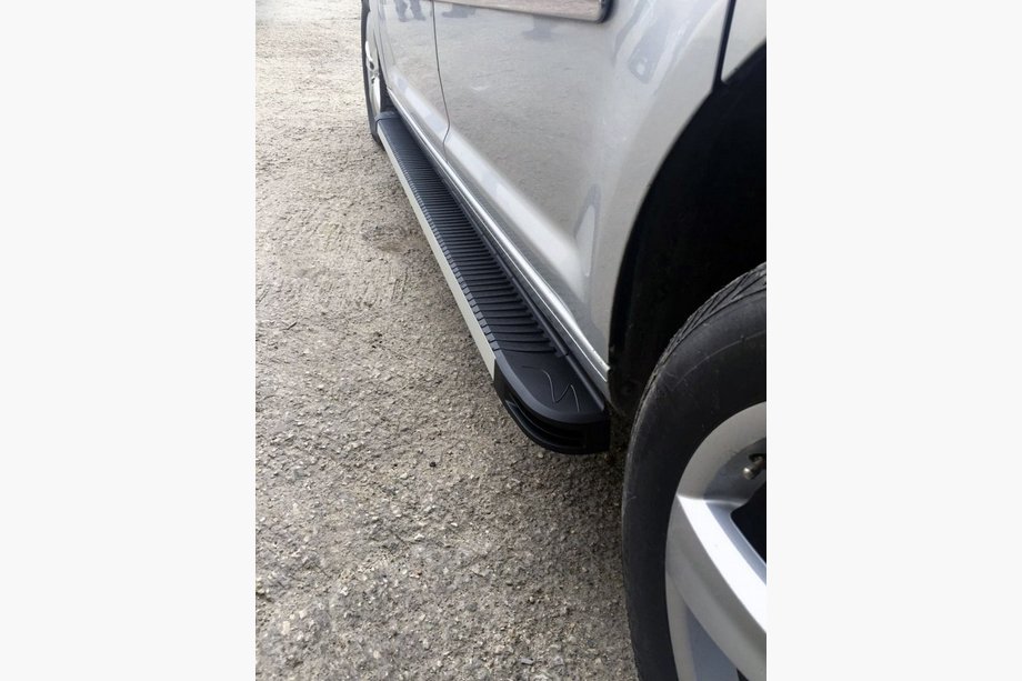 Volkswagen Caddy 2010–2015 Bočné nášľapy MAYA (2 ks, hliník) Image