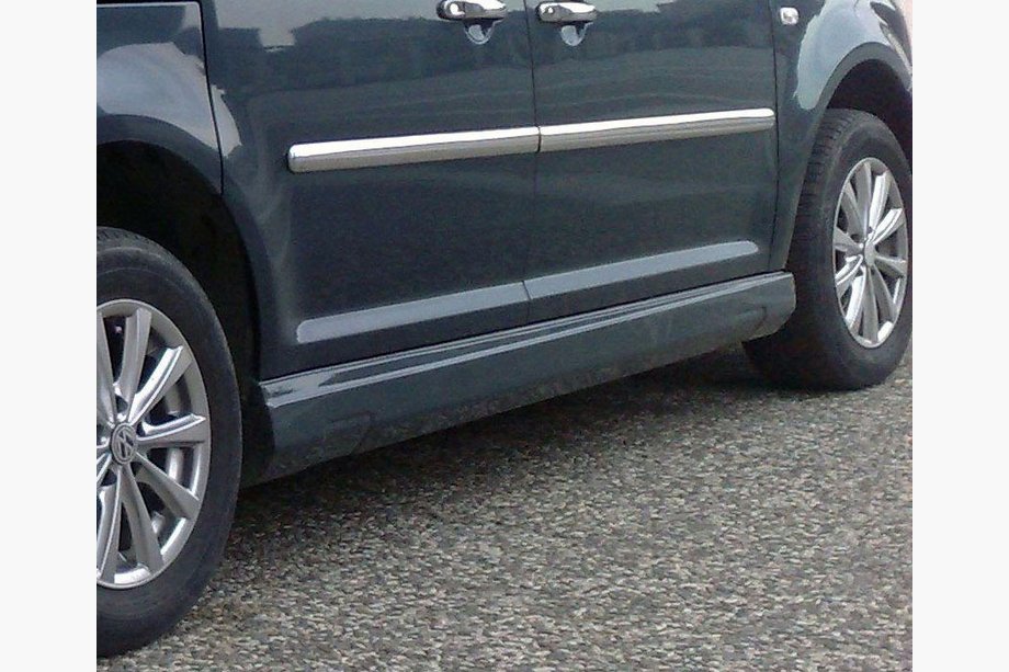 Volkswagen Caddy 2004–2010 Bočné prahy New Model (na lakovanie) Image