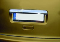 Volkswagen Caddy 2010–2015 Lišta nad ŠPZ (1-dverové, nerez) Rovná bez nápisu, OmsaLine – talianska nehrdzavejúca oceľ fotografia 2