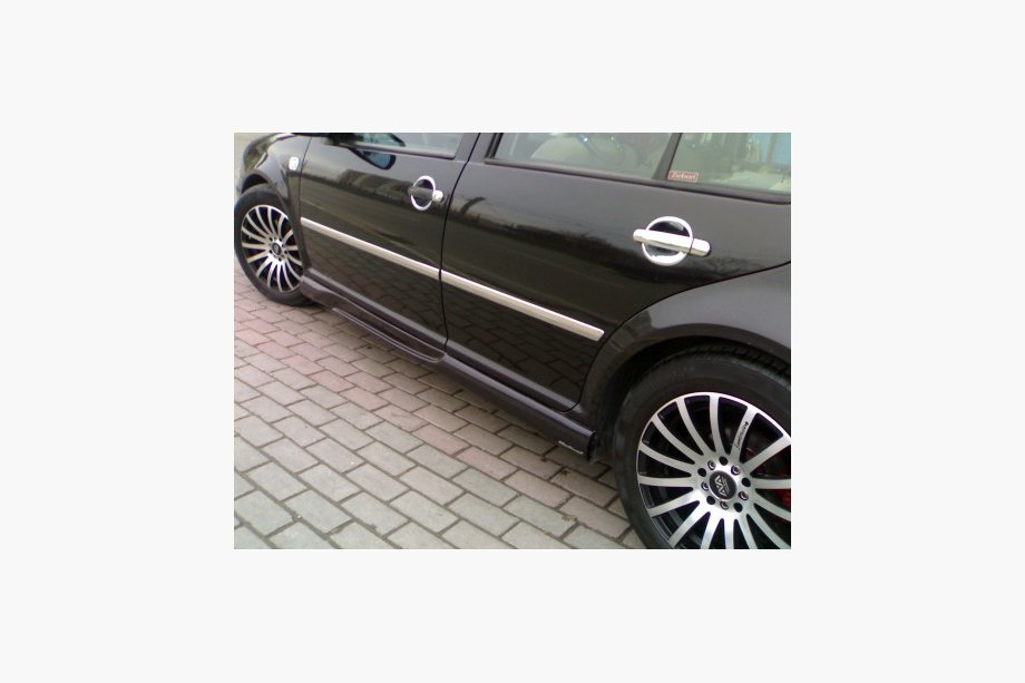 Volkswagen Bora 1998–2004 Športové bočné prahy (na lakovanie) Image
