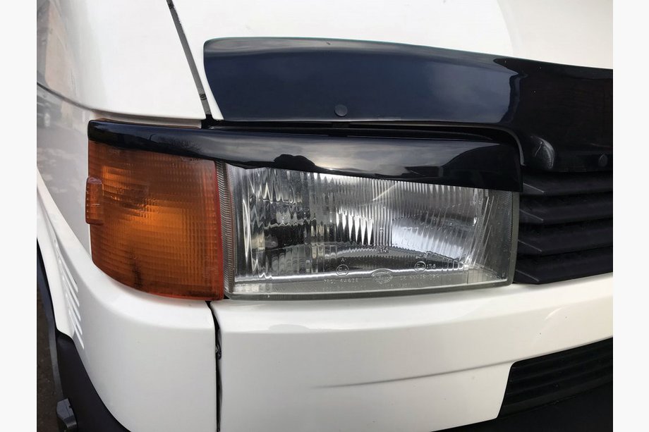 Volkswagen T4 Transporter 1990–2003 Obočie na svetlá – rovná kapota (2 ks) Lesklá čierna Image