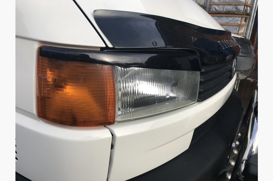 Volkswagen T4 Transporter 1990–2003 Obočie na svetlá – rovná kapota (2 ks) Matná čierna Fotografia 2
