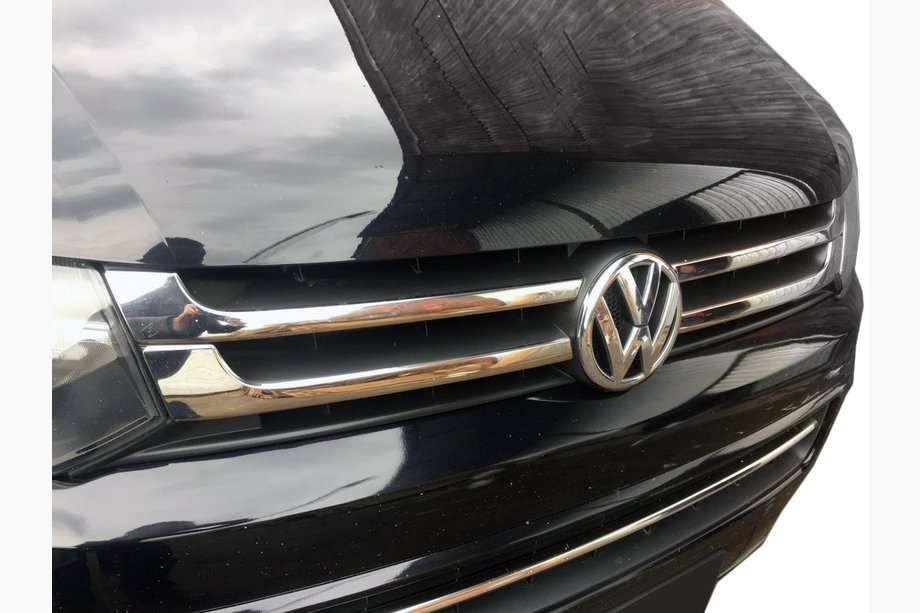 Volkswagen T5 2010–2015 Delené lišty na masku chladiča (Carmos, 4 ks, nerez) Image