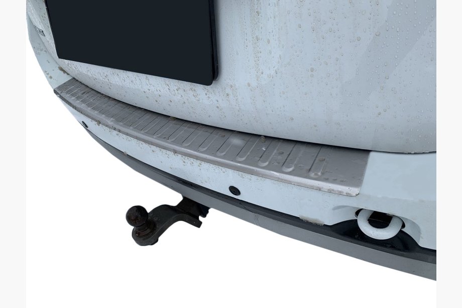 Dacia Duster 2008–2018 Nerezová lišta na zadný nárazník Carmos V1 s ohybom Image