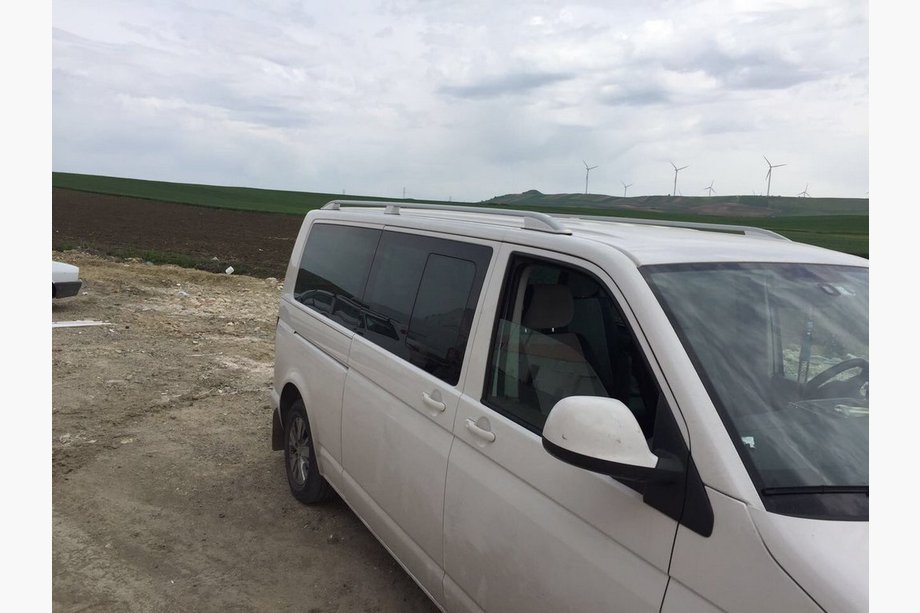 Volkswagen T5 2010–2015 Strešné lyžiny Skyport (biele) Krátky rázvor Fotografia 3