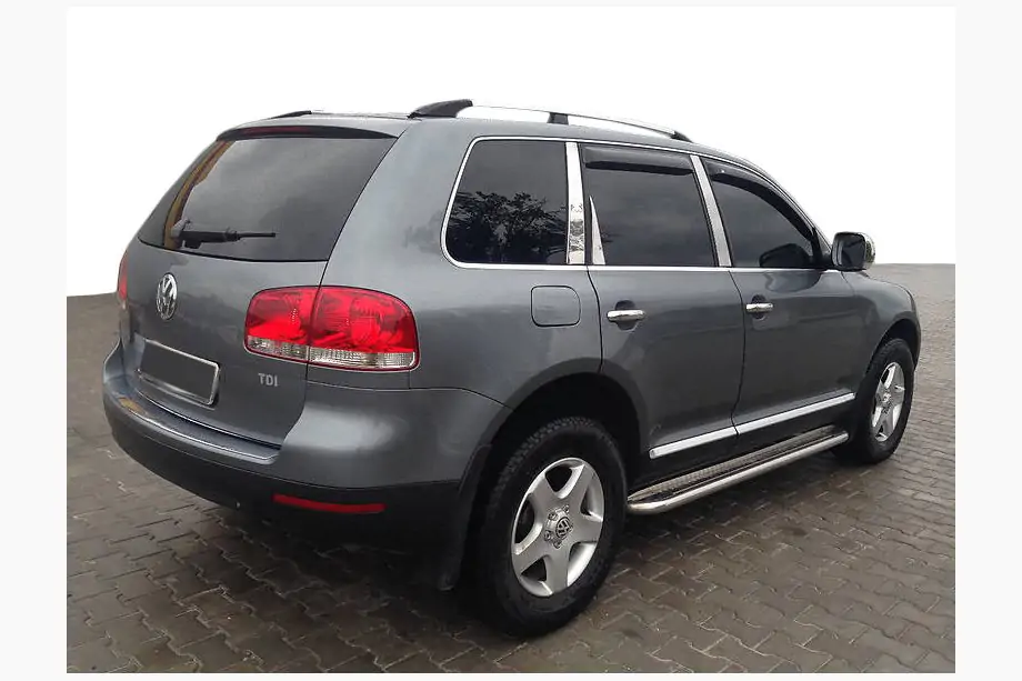 Volkswagen Touareg 2002–2010 Strešné lyžiny chrómované (plastové pätky) Image