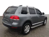 Volkswagen Touareg 2002–2010 Strešné lyžiny chrómované (plastové pätky) fotografia 1