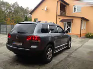 Volkswagen Touareg 2002–2010 Strešné lyžiny chrómované (plastové pätky) fotografia 7