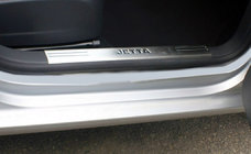 Volkswagen Jetta 2006–2011 Nerezové kryty vnútorných prahov 4 ks, (bez nápisu), Carmos - turecká oceľ fotografia 2