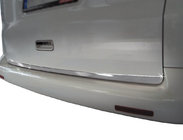 Volkswagen T5 Multivan 2003–2010 Nerezová lišta na hranu batožinového priestoru Carmos, 1 dvere – výklopné nahor fotografia 1
