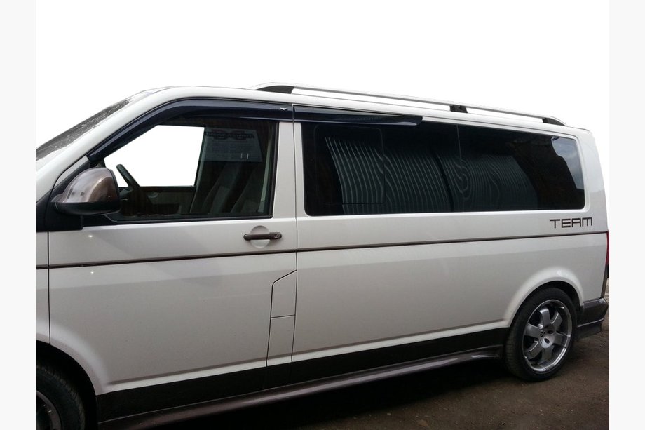 Volkswagen T5 2010–2015 Strešné lyžiny CROWN (matná sivá) Dlhý rázvor Fotografia 2