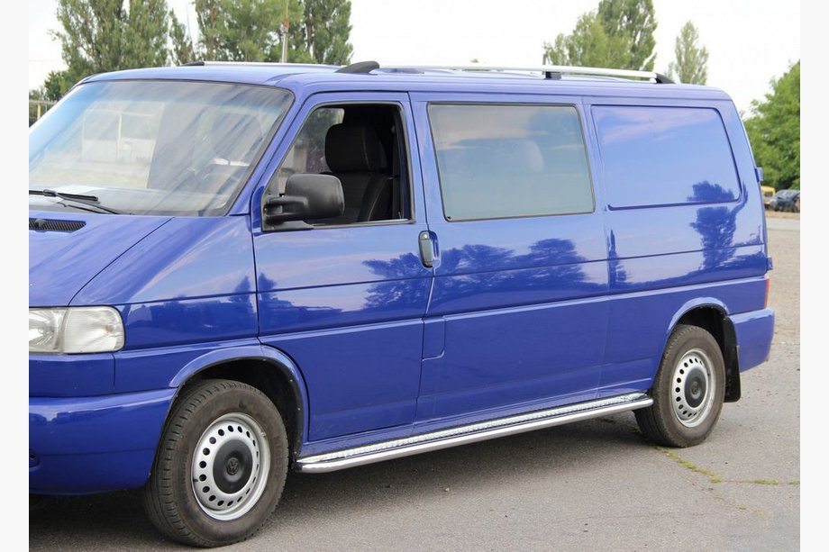 Volkswagen T4 Caravelle/Multivan 1990–2003 Chrómové strešné lyžiny Dlhý rázvor, plastové pätky Image