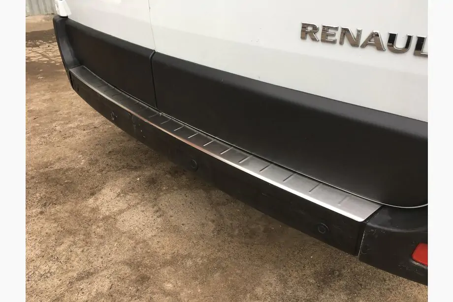 Renault Master 2011–2023 Nerezová lišta na zadný nárazník Image