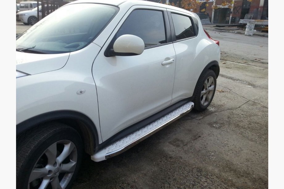 Nissan Juke 2010–2019 Bočné nášľapy WhiteLine (2 ks, hliník) Image