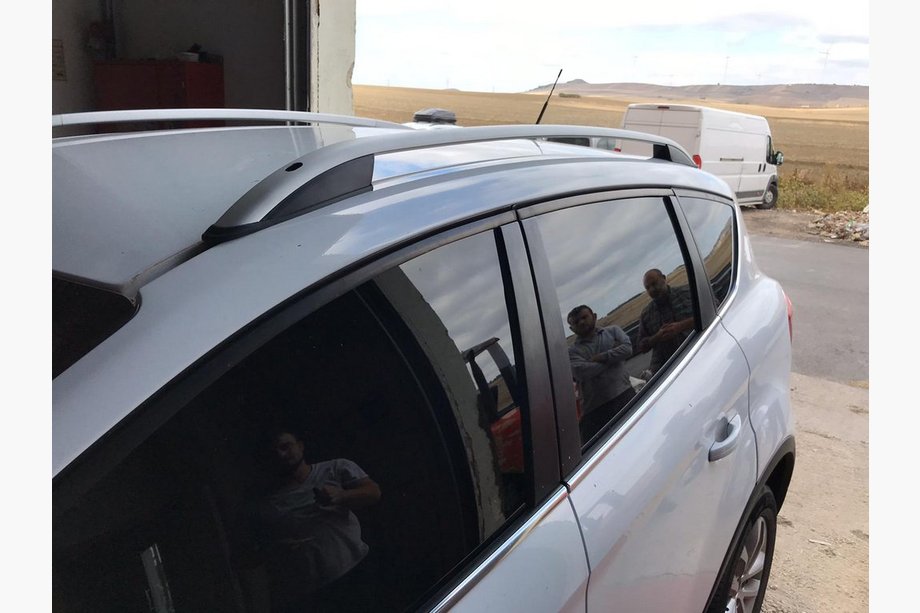 Ford Kuga 2008–2013 Strešné lyžiny Skyport (sivé) Image