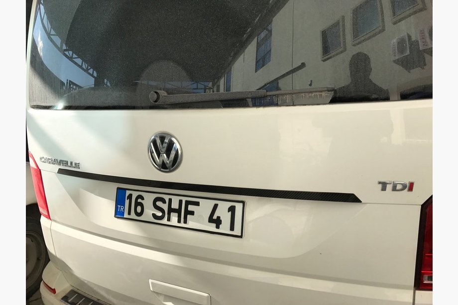 Volkswagen T6 2015–2024 Lišta nad ŠPZ (karbón) Image
