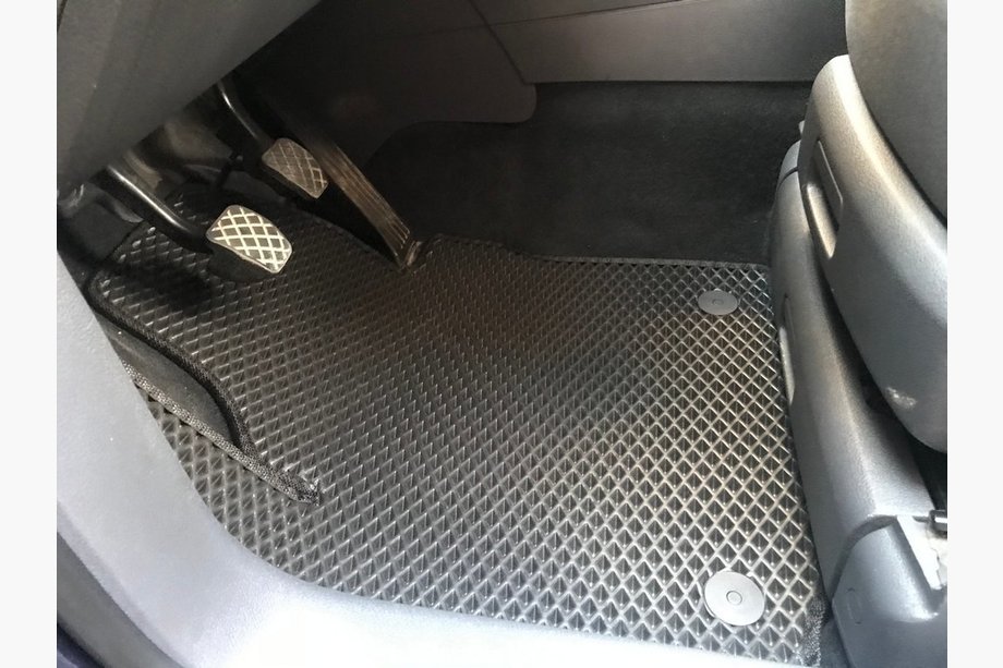 Volkswagen Touran 2010–2015 EVA autokoberce (čierne) Fotografia 1