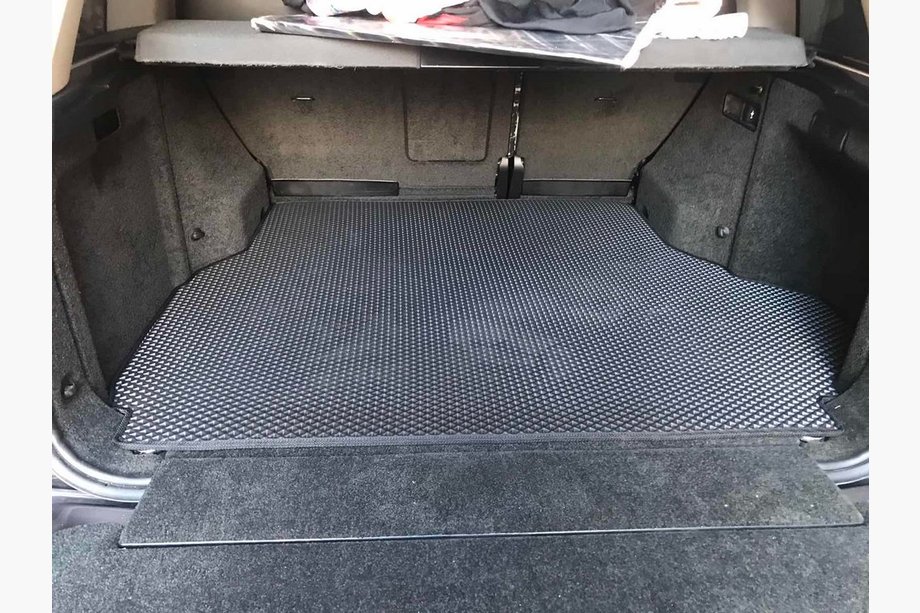 Range Rover III L322 2002–2012 Vanička do kufra (EVA, čierna) Image