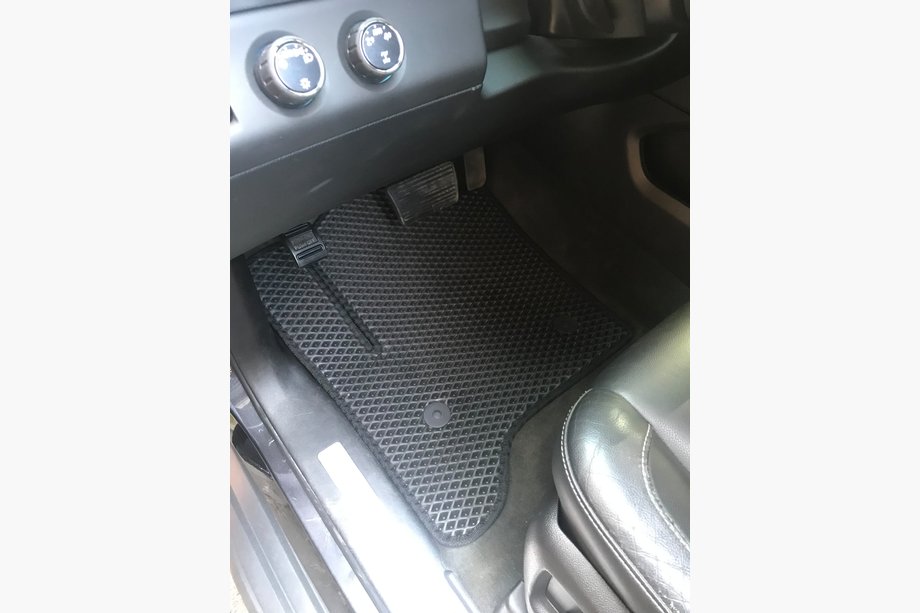 Chevrolet Suburban 2014–2019 Polyuretánové koberce do interiéru, 3 rady (EVA, čierne) Image