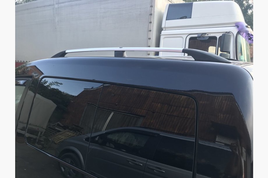 Volkswagen Caddy 2004–2010 Chrómové strešné lyžiny Maxi, plastové pätky Image