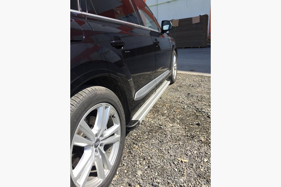 Audi Q7 2015–2026 Bočné nášľapy Maya V2 (2 ks, hliník) Image
