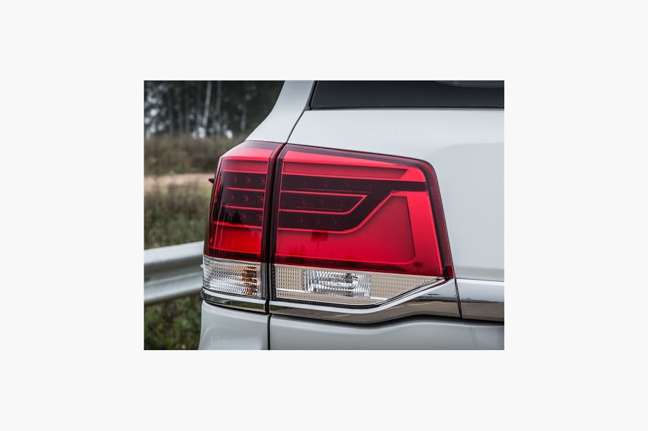 Toyota Land Cruiser 200 2007–2021 Zadné svetlá 2016+ (ORIGINÁL) Image