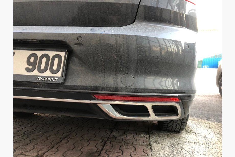 Volkswagen Passat B8 2015–2023 Nerezové kryty koncoviek výfuku Carmos SD/SW (2019+, 3 ks) Fotografia 1