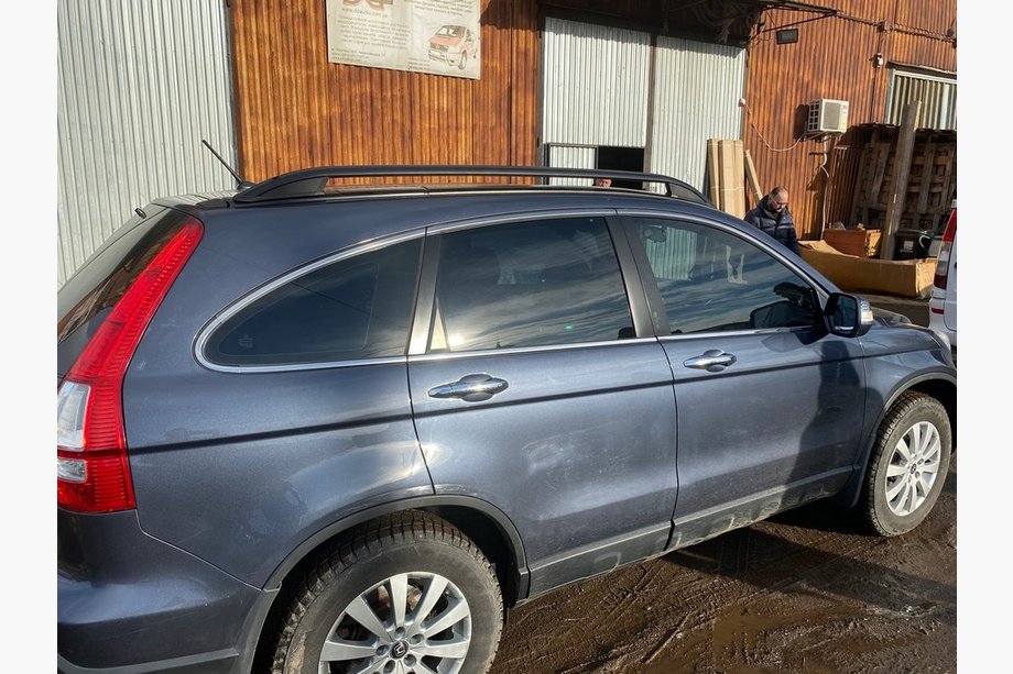 Honda CRV 2007–2011 Čierne strešné lyžiny (Crown) Image