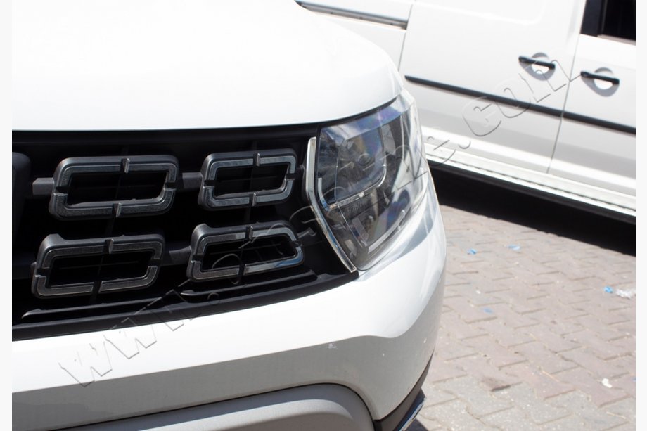 Renault Duster 2018–2024 Nerezové lišty na masku chladiča (2 ks.) Image