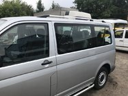 Volkswagen T5 Caravelle 2004–2010 Chrómové strešné lyžiny Dlhý rázvor, plastové pätky fotografia 1