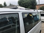 Volkswagen T5 Multivan 2003–2010 Chrómové strešné lyžiny Dlhý rázvor, kovové nohy fotografia 1