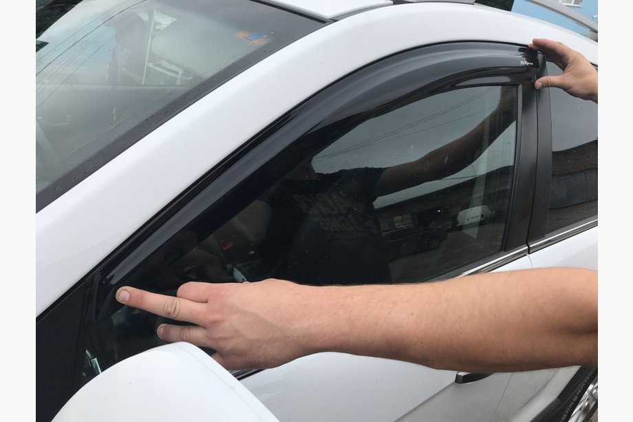 Opel Antara 2006–2017 Okenné deflektory čierne (4 ks, MyRacing) Image